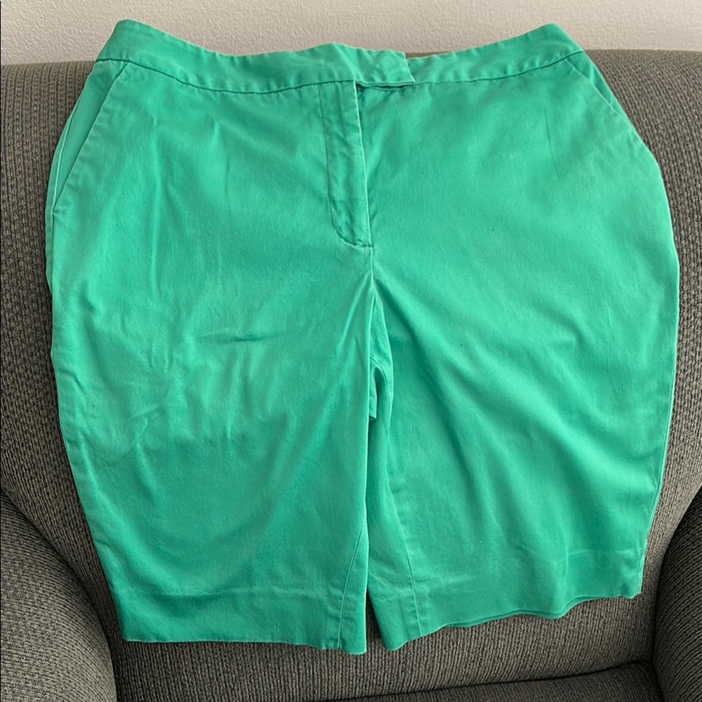 Jones New York Green Bermuda Shorts Tailored Fit - Size 8